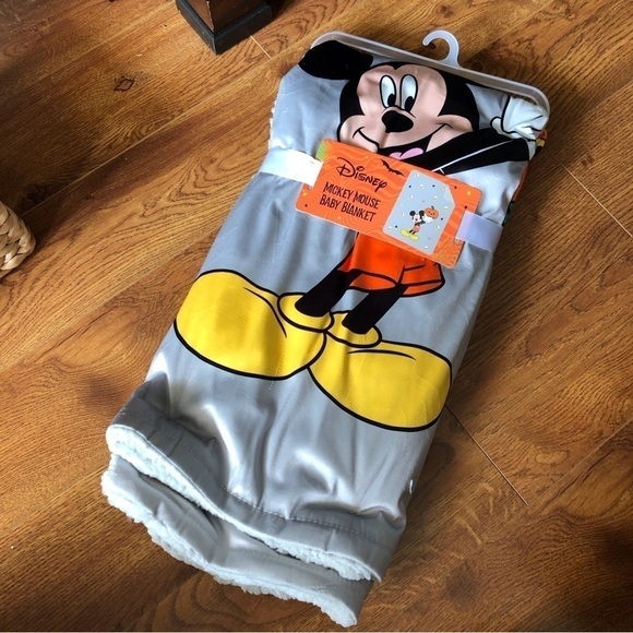 Disney: Mickey Mouse Halloween sherpa lined baby blanket - Picture 1 of 4